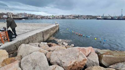 Bandırma ilçesinde sahil bölgesinde bulunan bir havalı tüfekle balon atış