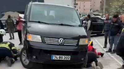 Bartın’da bir kavşakta araç tarafından ezilen bir kadın, kurtarma ekiplerinin