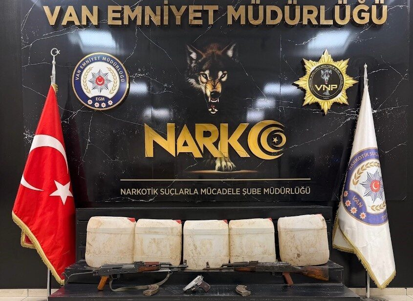Van’ın Başkale ilçesinde polis operasyonu sonucunda 162 kilo 920 gram