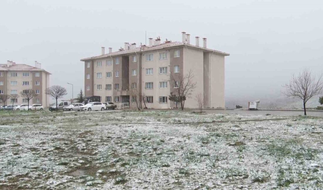 Ankara’da sabah saatlerinde başlayan karla karışık yağmur ve kar yağışı,