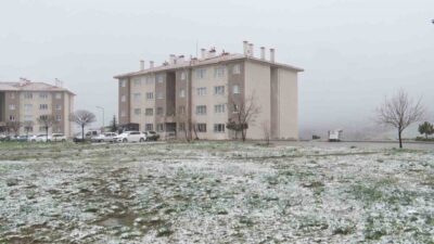 Ankara’da sabah saatlerinde başlayan karla karışık yağmur ve kar yağışı,
