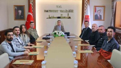 Bayburt Valisi Mustafa Eldivan, kentteki basın mensuplarıyla bir araya geldiği