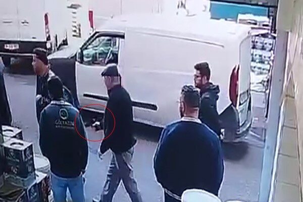 Bayrampaşa’da yaşanan olayda, iddiaya göre aralarında husumet bulunan eski çalışanlarının