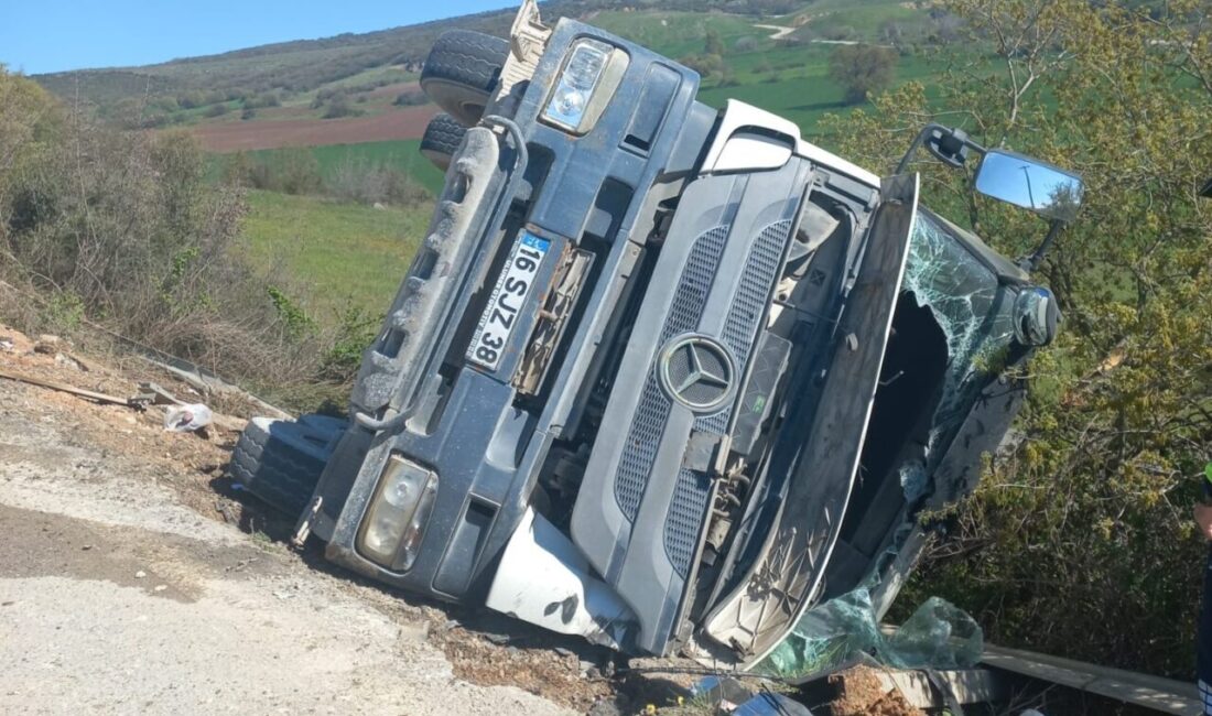 Beton mikserinin şarampole yuvarlandığı bir kaza, Bursa’nın İnegöl ilçesinde meydana