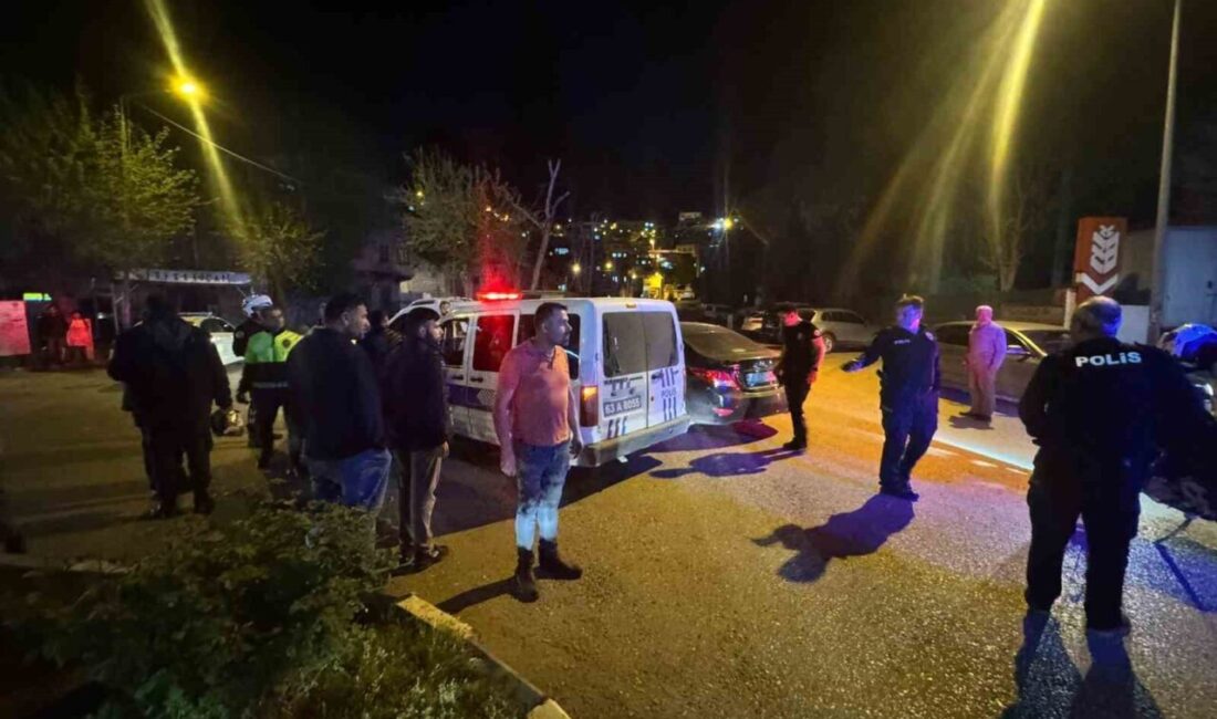 Birecik ilçesinde yaşanan bıçaklı kavgada, polisin müdahalesiyle olay sona erdi.