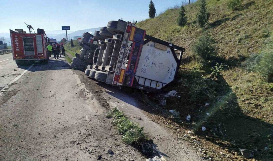 Bilecik’te seyir halindeki bir tırın kontrolünün kaybolması sonucu meydana gelen