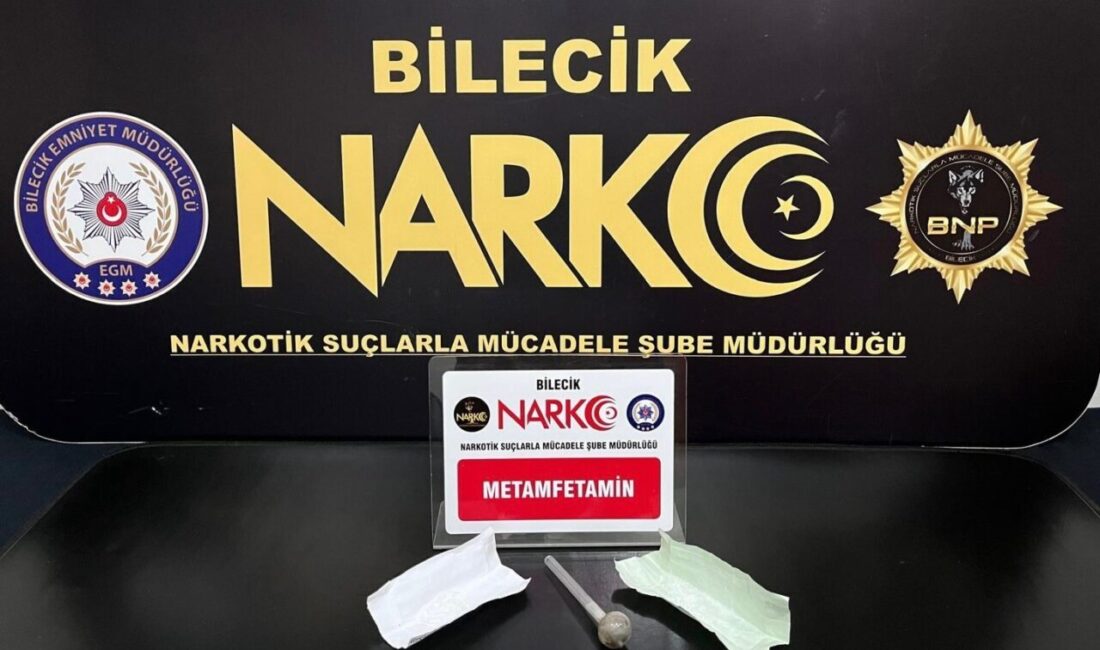 Bilecik’te narkotik ekipleri tarafından gerçekleştirilen bir operasyonda durdurulan bir araca