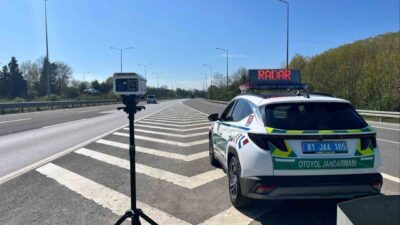 Düzce’de, polis ve jandarma ekipleri tarafından gerçekleştirilen trafik denetimlerinde 16