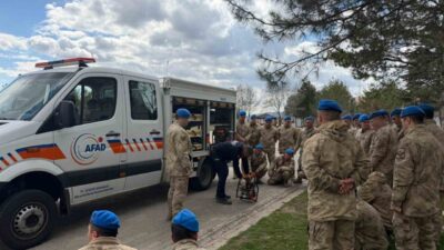 Bingöl’de AFAD, jandarma personeline enkazda arama kurtarma temel eğitimi verdi.