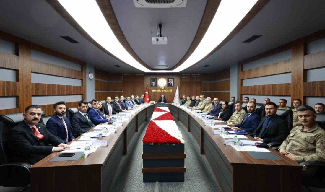 Bingöl Valisi Cahit Çelik’in liderliğinde gerçekleştirilen bir toplantıda narkotik suçlarla