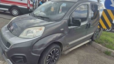 Bingöl’ün Kervansaray mevkiinde meydana gelen trafik kazasında, iki hafif ticari