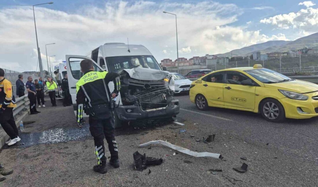 Bingöl merkezinde meydana gelen zincirleme trafik kazasında 3 aracın karıştığı