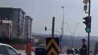 Nilüfer ilçesinde, yayalar için kırmızı ışık yanarken yola atlayan bir