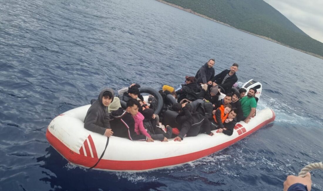 Muğla’nın Bodrum ilçesi açıklarında, Sahil Güvenlik ekipleri tarafından durdurulan bir