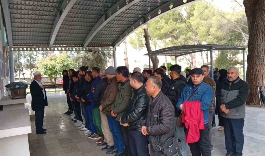 Muğla’nın Bodrum ilçesine bağlı Yalıkavak açıklarında meydana gelen göçmen botu