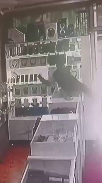 Diyarbakır’ın Bağlar ilçesinde bulunan bir cep telefonu dükkanında meydana gelen