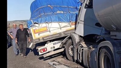 Bozüyük ilçesinde meydana gelen trafik kazasında, 2 tırın çarpışması sonucu