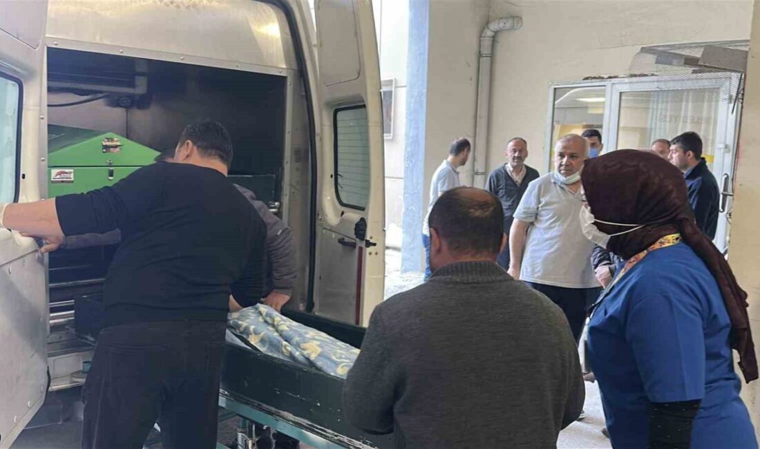 Antalya-Isparta karayolunda meydana gelen trafik kazasında minibüs ile beton mikserinin