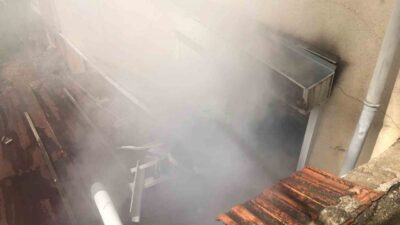 Burdur’un Bucak ilçesinde bir apartmanda meydana gelen yangında mahsur kalan