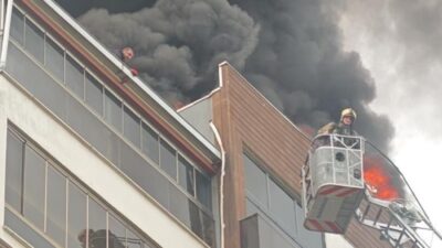 Bursa’nın Yıldırım ilçesinde bulunan 8 katlı bir sitenin çatı katında