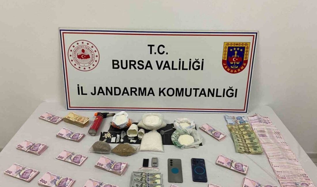 Bursa’nın Yıldırım ilçesinde Jandarma ekipleri, uyuşturucuyla mücadelenin bir parçası olarak