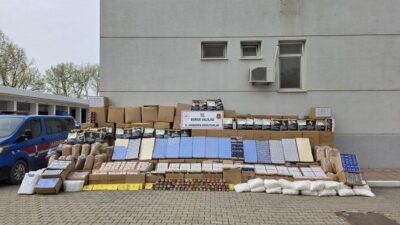 Bursa’nın Yıldırım ilçesinde gerçekleştirilen kaçakçılık operasyonunda jandarma ekipleri, milyonlarca adet