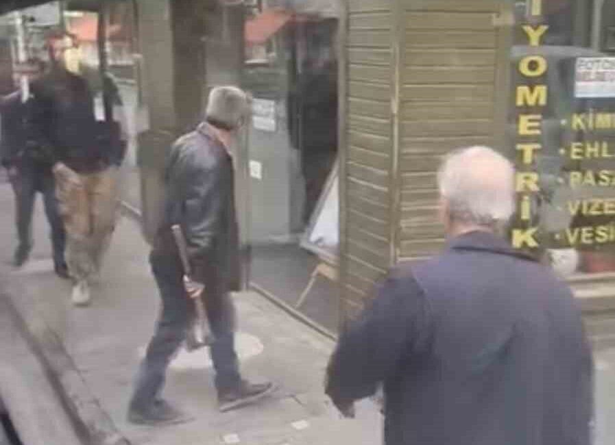 Bursa’da meydana gelen bir trafik olayında otobüs ve kamyonet sürücüleri