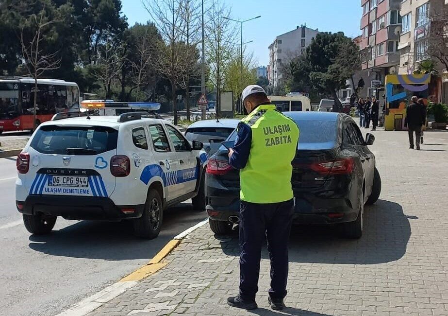 Balıkesir Büyükşehir Belediyesi, il genelinde kaldırım ve toplu taşıma duraklarına