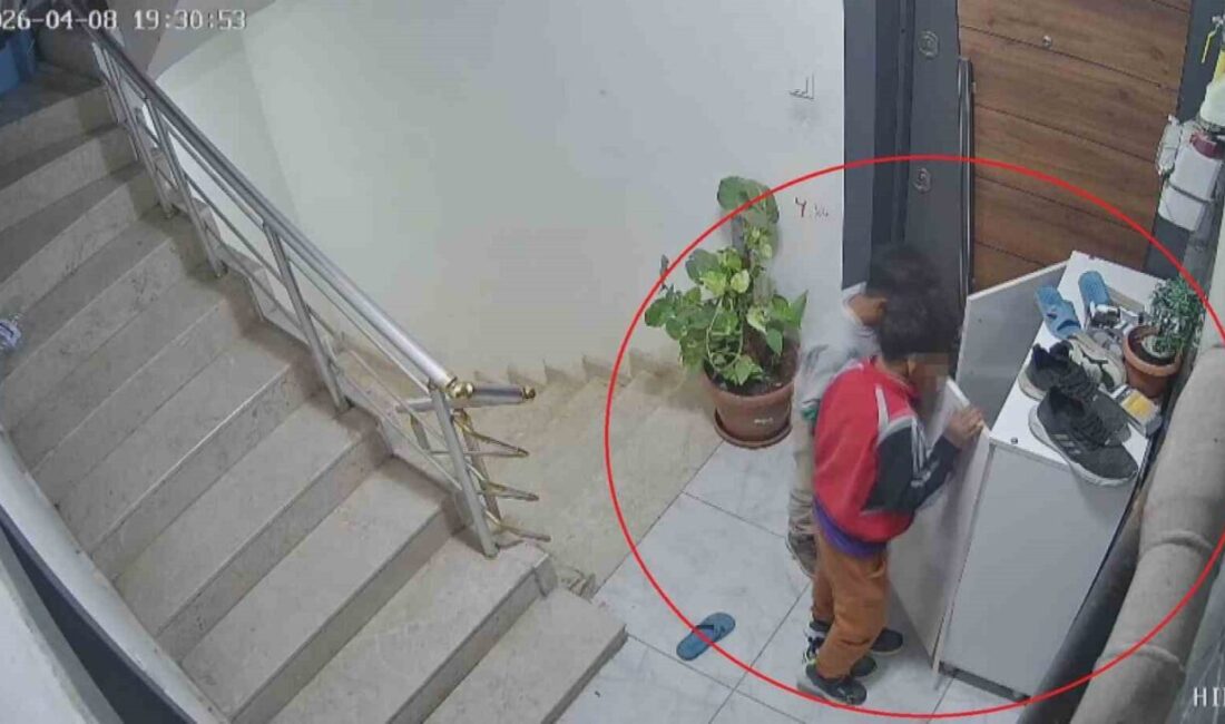 Hatay’da evinin önünden çalınan ayakkabılarını araştıran Muhammed Hadi Hasan, dedektif