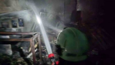 Silvan ilçesindeki bir iş yerinde gece meydana gelen yangın, itfaiye