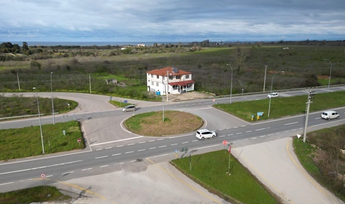 Sakarya’nın Karasu ilçesinde, iddia edilen yüzlerce kazanın gerçekleştiği dönel kavşağa