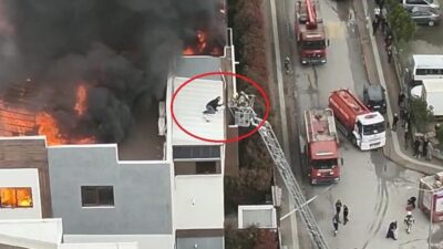 Bursa’da, bir binanın çatı katında meydana gelen yangında, alevler arasında