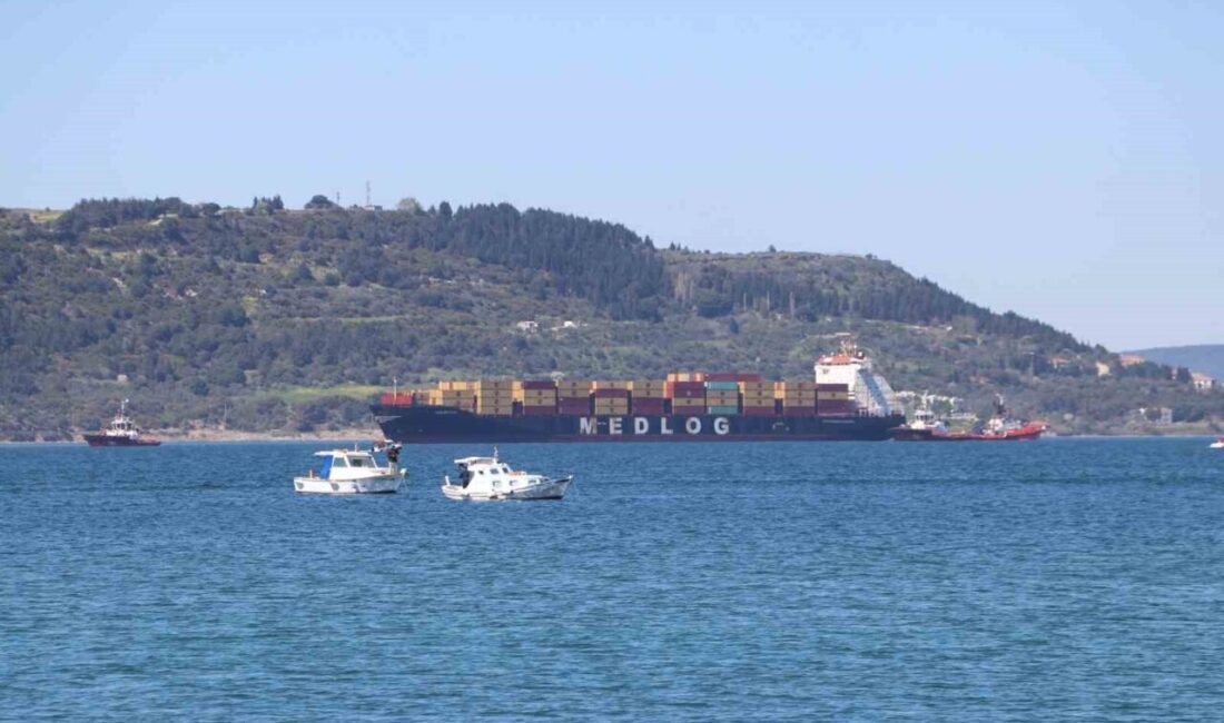 Çanakkale Boğazı’nda seyreden, 202 metre uzunluğundaki “MED BEYKOZ” adlı konteyner