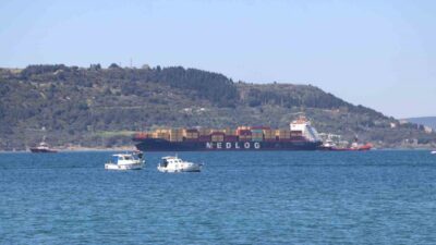 Çanakkale Boğazı’nda seyreden, 202 metre uzunluğundaki “MED BEYKOZ” adlı konteyner