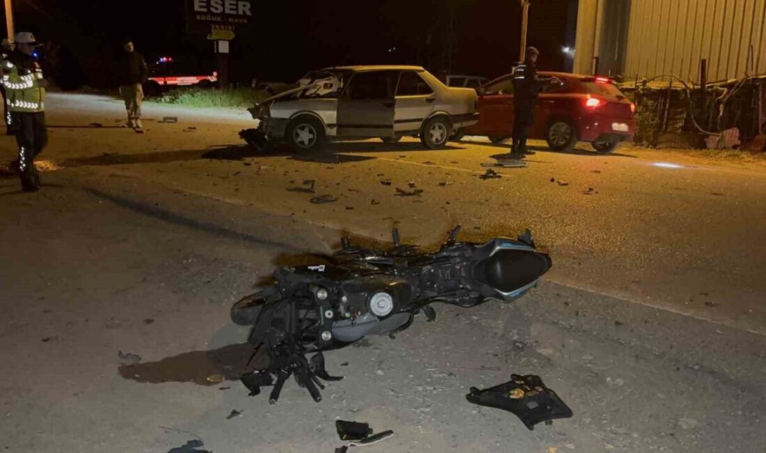 Çanakkale’de meydana gelen trafik kazasında otomobil ile motosiklet çarpıştı, 3