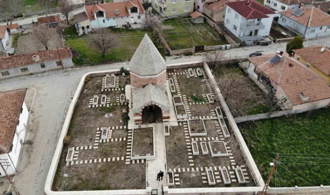 Çandır ilçesinde bulunan Şah Sultan Hatun’a ait türbe, etkileyici tarihi