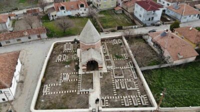 Çandır ilçesinde bulunan Şah Sultan Hatun’a ait türbe, etkileyici tarihi