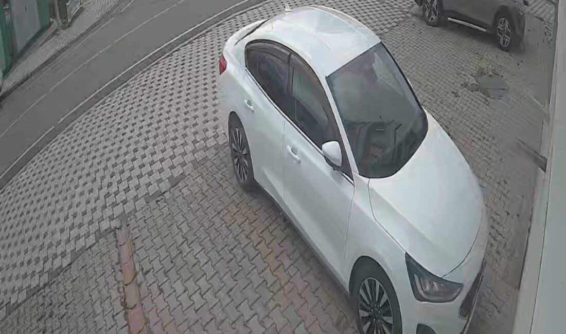 Kocaeli’nin Çayırova ilçesinde meydana gelen trafik kazasında, iki SUV aracının