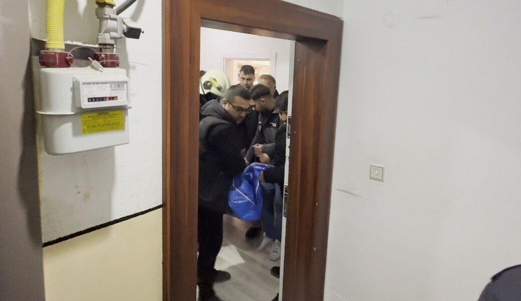 Tosya İlçesi’nde, 6 katlı bir binanın bacasında çıkan yangına müdahale