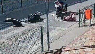 Çaycuma ilçesinde meydana gelen trafik kazasında, yaya geçidinden karşıya geçmeye