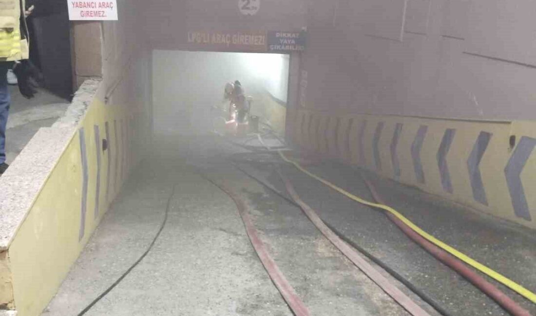 Çekmeköy ilçesinde bir sitede meydana gelen yangın, otoparkta park halindeki