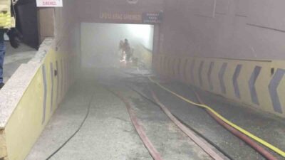 Çekmeköy ilçesinde bir sitede meydana gelen yangın, otoparkta park halindeki