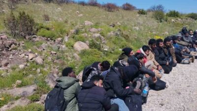 İzmir’in Çeşme ilçesinde jandarma ekipleri tarafından düzenlenen operasyonda, 36 yasa