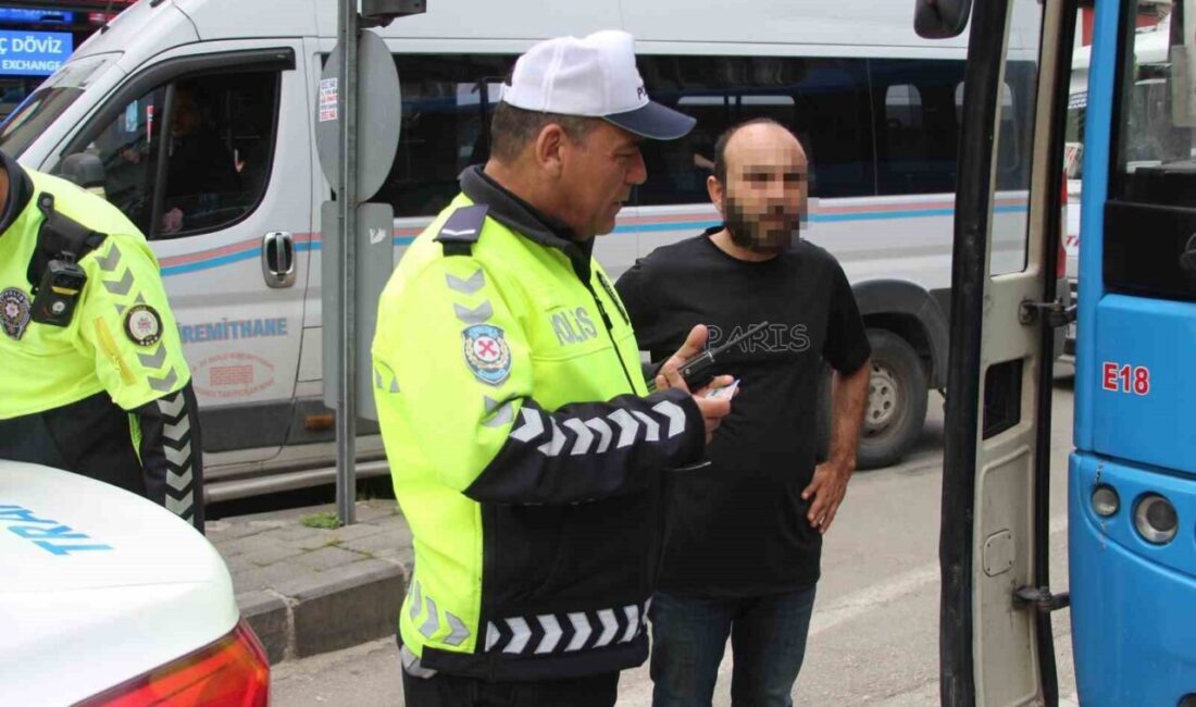 Adana’da, korna çalma yasağına uymadığı için cezalandırılan bir yolcu otobüsü