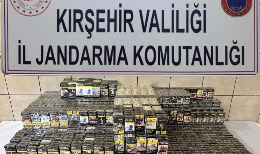 Jandarma ekipleri, Kırşehir’deki bir markette gerçekleştirdikleri aramada kaçak sigara buldu.