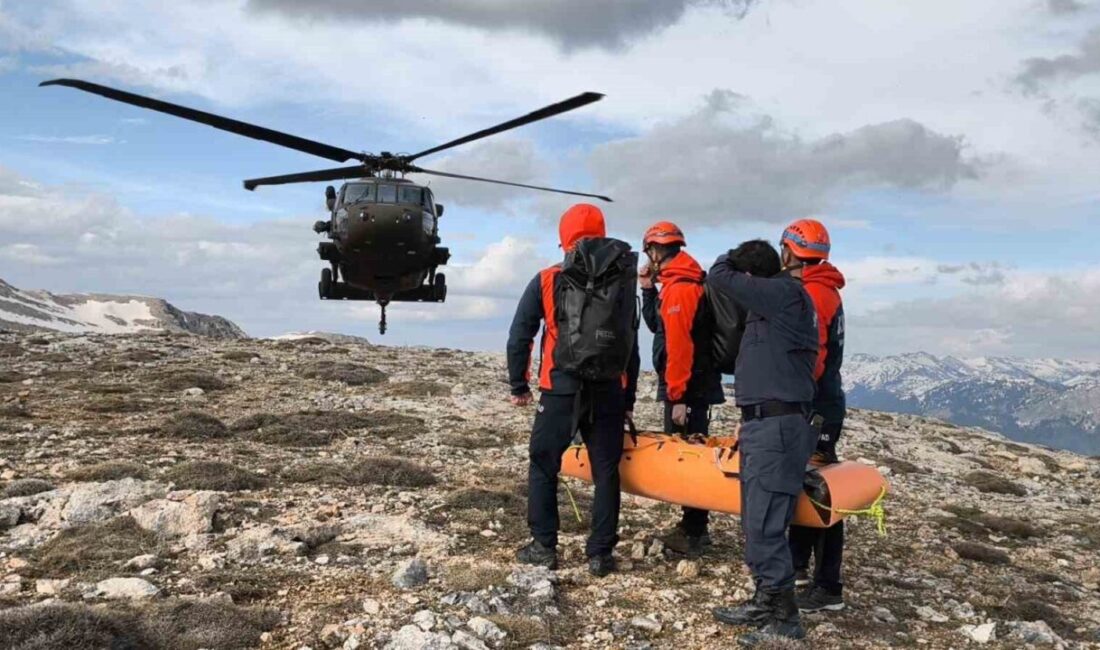 Osmaniye’nin Kadirli ilçesinde, çiriş bitkisi toplamak için dağlık alana giden