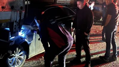 Şırnak’ın Cizre ilçesinde geri manevra yapan bir tırın, park halindeki