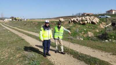 Yozgat Merkez İlçe Jandarma Komutanlığı Trafik Jandarması ekipleri, trafik güvenliğini