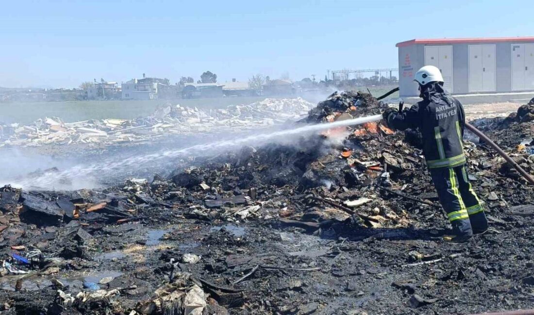 Manavgat ilçesinde çıkan çöp yangını, itfaiye ekiplerinin müdahalesiyle kontrol altına