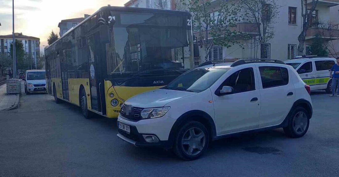 Çorum’da meydana gelen bir kaza sonucunda halk otobüsü ile bir